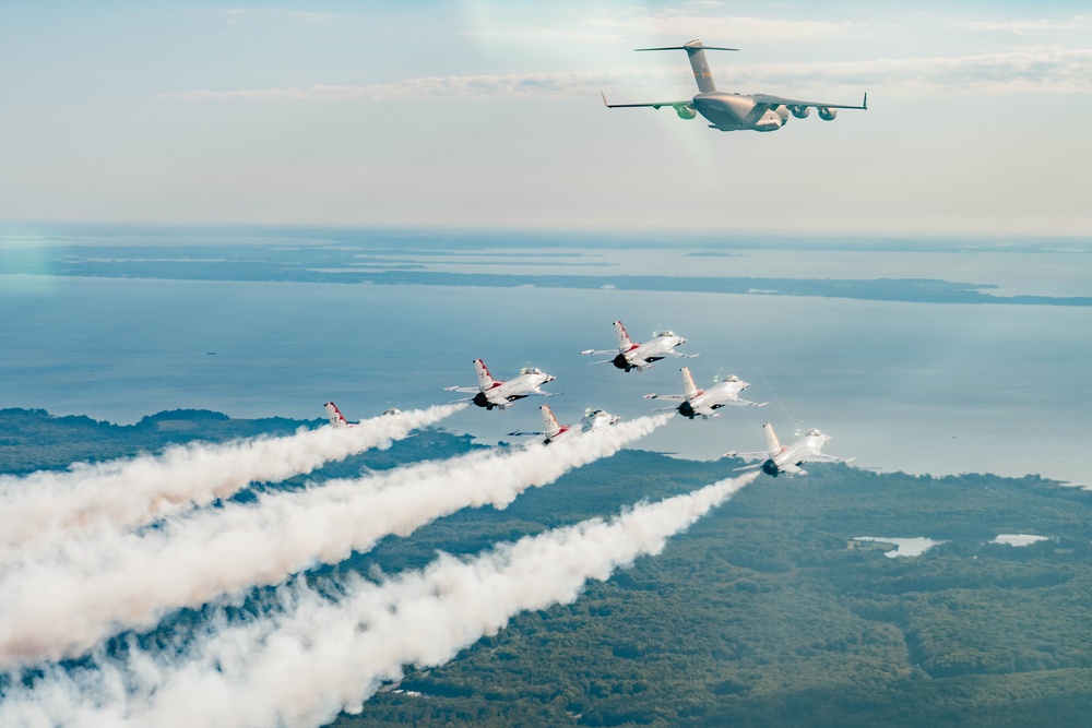 Thunderbirds Perform Photo Chase over Washington D.C.