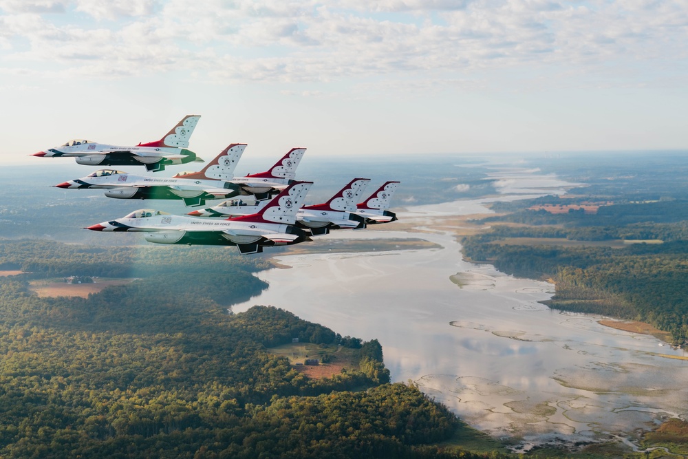 Thunderbirds Perform Photo Chase over Washington D.C.
