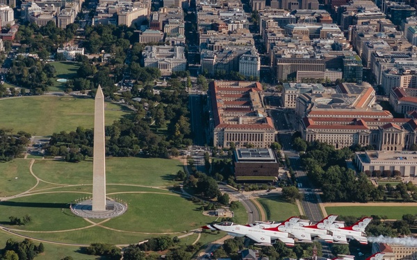 Thunderbirds Perform Photo Chase over Washington D.C.