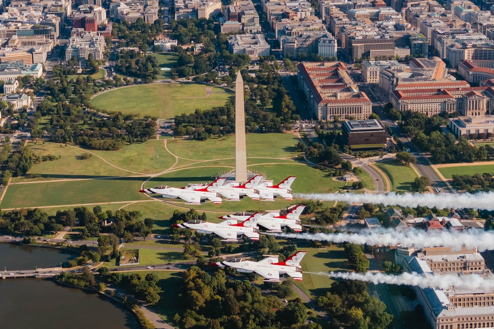 Thunderbirds Perform Photo Chase over Washington D.C.