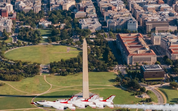 Thunderbirds Perform Photo Chase over Washington D.C.