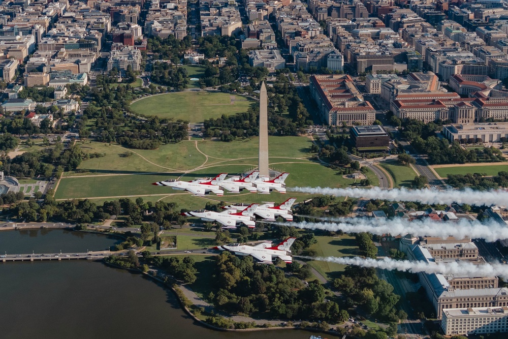 Thunderbirds Perform Photo Chase over Washington D.C.