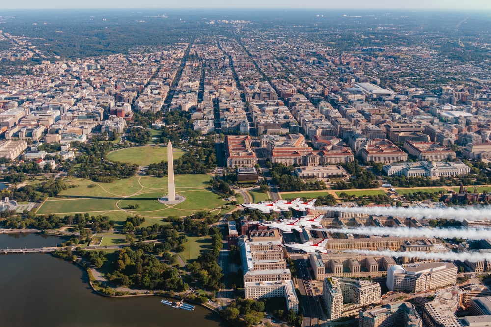 Thunderbirds Perform Photo Chase over Washington D.C.