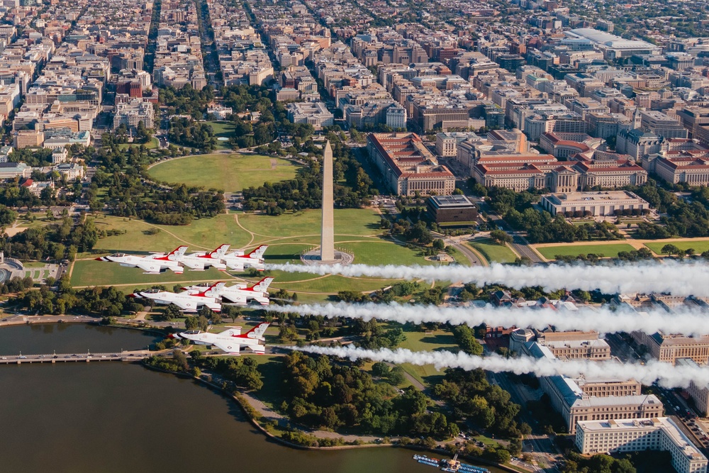 Thunderbirds Perform Photo Chase over Washington D.C.