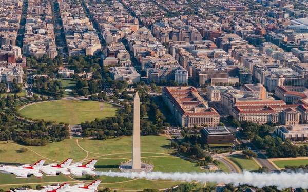 Thunderbirds Perform Photo Chase over Washington D.C.
