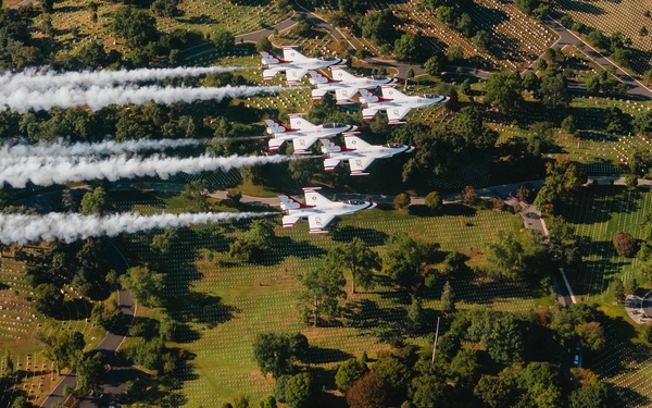 Thunderbirds Perform Photo Chase over Washington D.C.