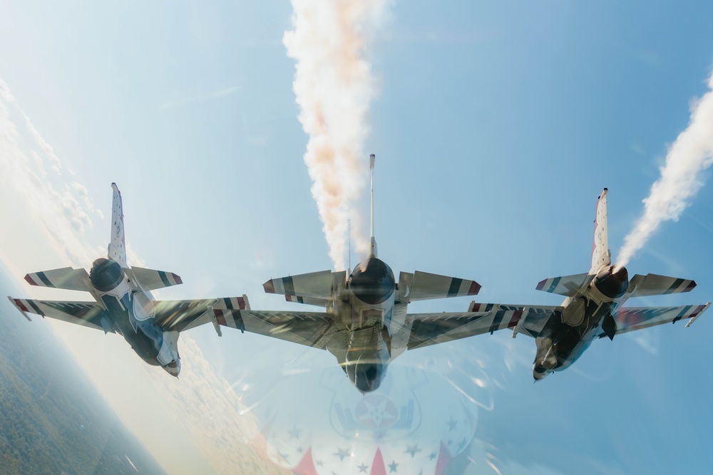 Thunderbirds Perform Photo Chase over Washington D.C.