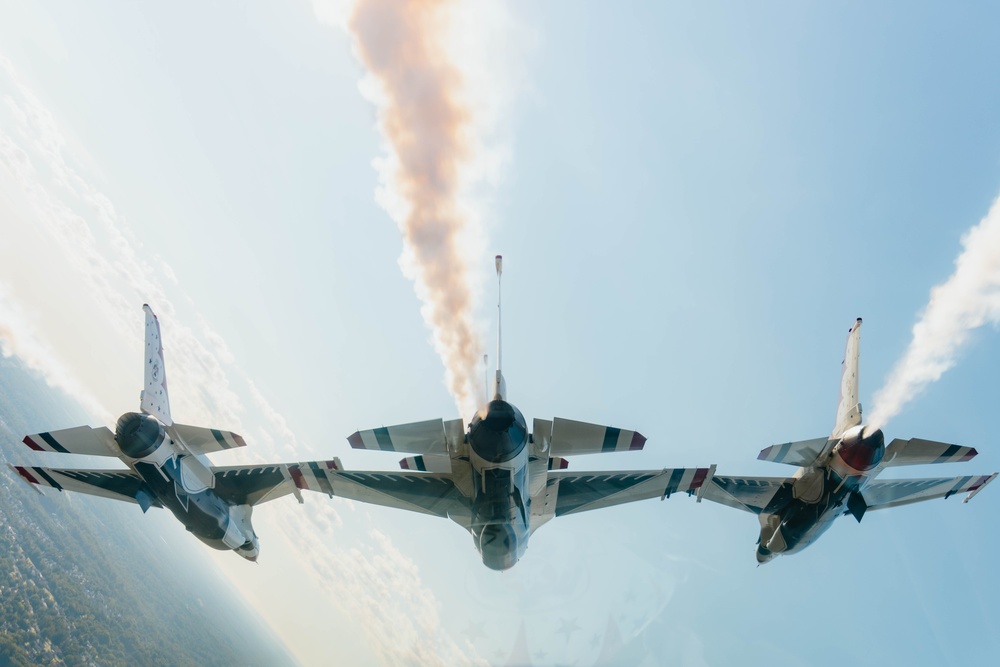 Thunderbirds Perform Photo Chase over Washington D.C.