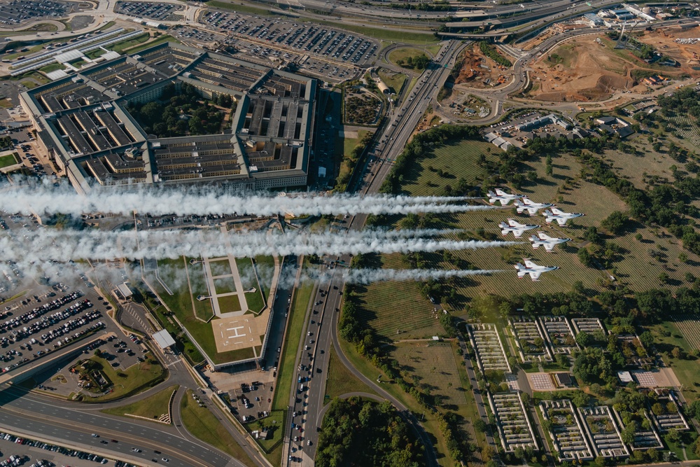 Thunderbirds Perform Photo Chase over Washington D.C.