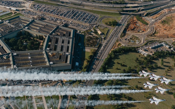 Thunderbirds Perform Photo Chase over Washington D.C.
