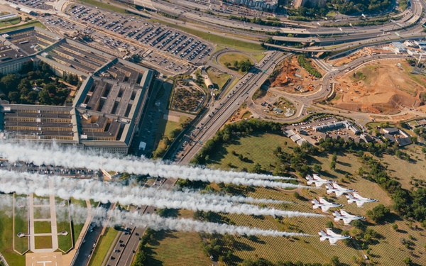 Thunderbirds Perform Photo Chase over Washington D.C.