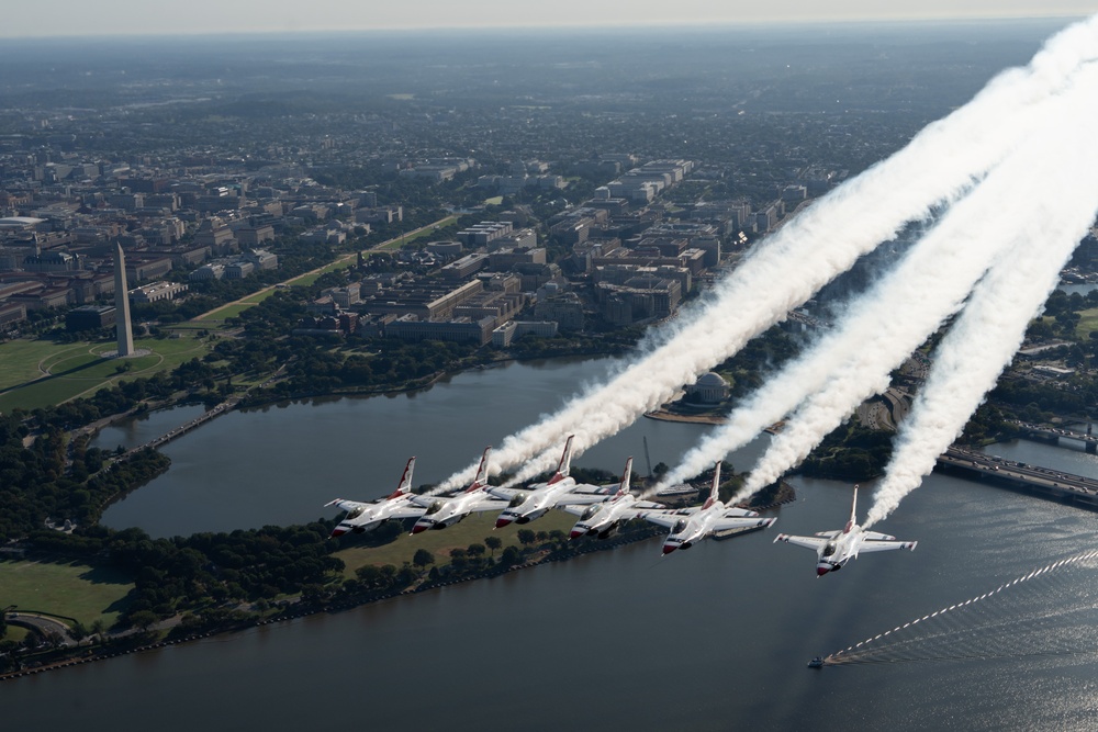 Thunderbirds soar over National Mall