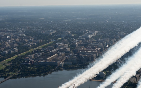 Thunderbirds soar over National Mall