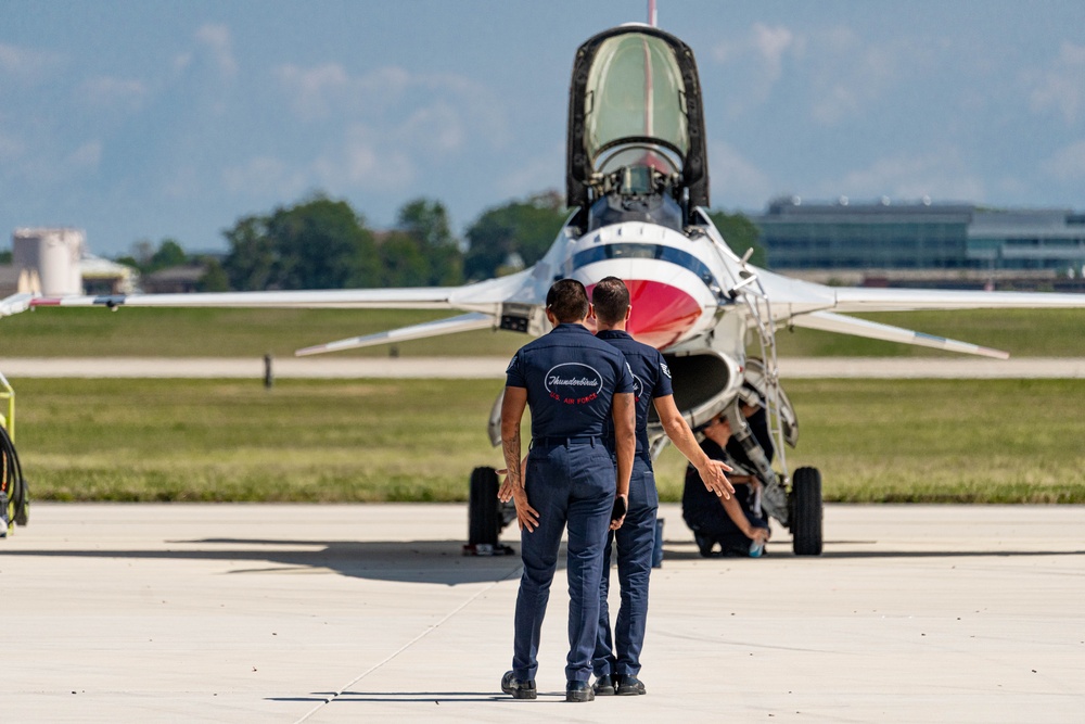 U.S. Air Force Thunderbirds perform at Joint Base Andrews Airshow