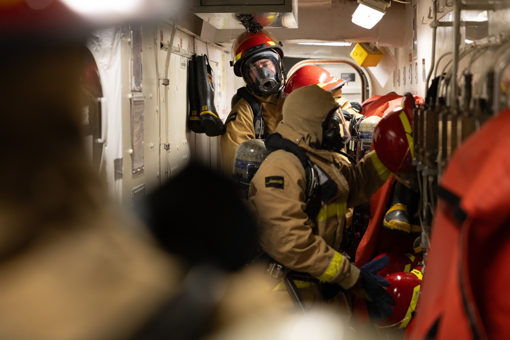 USS Curtis Wilbur (DDG 54) Conducts Flying Squad Drill