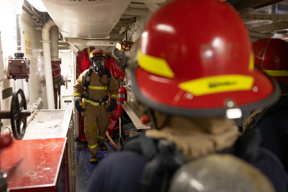 USS Curtis Wilbur (DDG 54) Conducts Flying Squad Drill