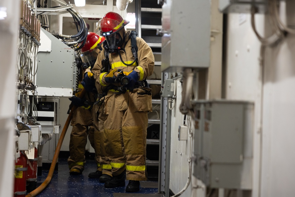 USS Curtis Wilbur (DDG 54) Conducts Flying Squad Drill