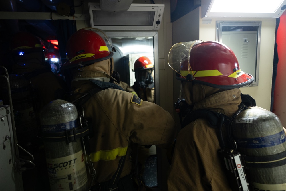 USS Curtis Wilbur (DDG 54) Conducts Flying Squad Drill