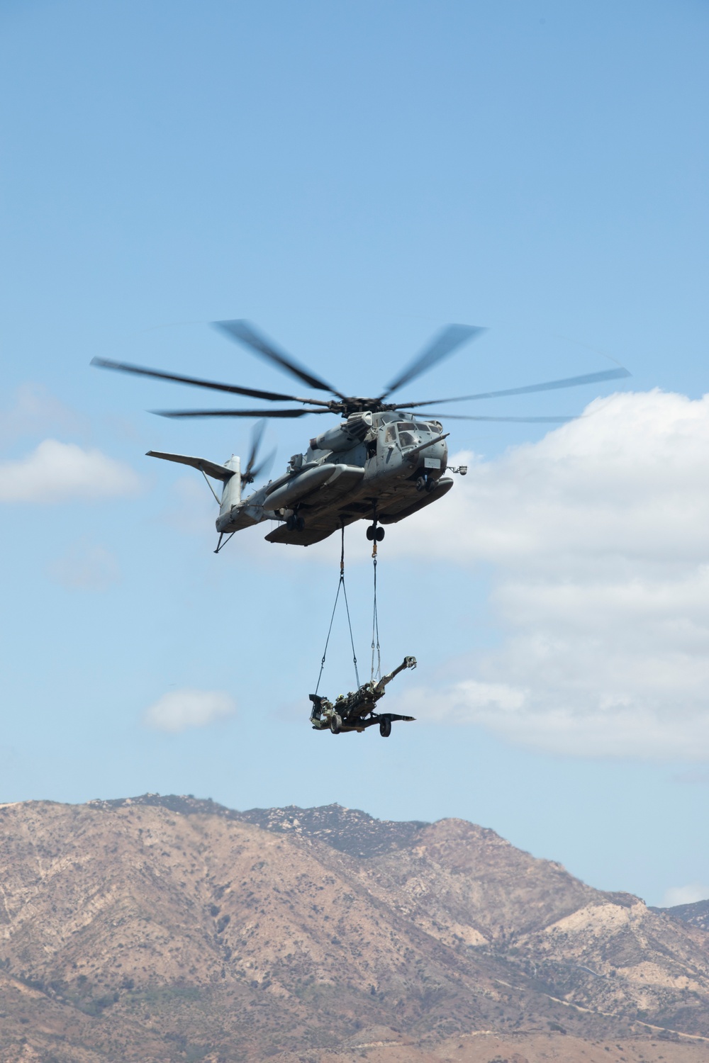 U.S. Marines with 1st Bn., 11th Marines complete helicopter raid during Cobra Fury 25.2