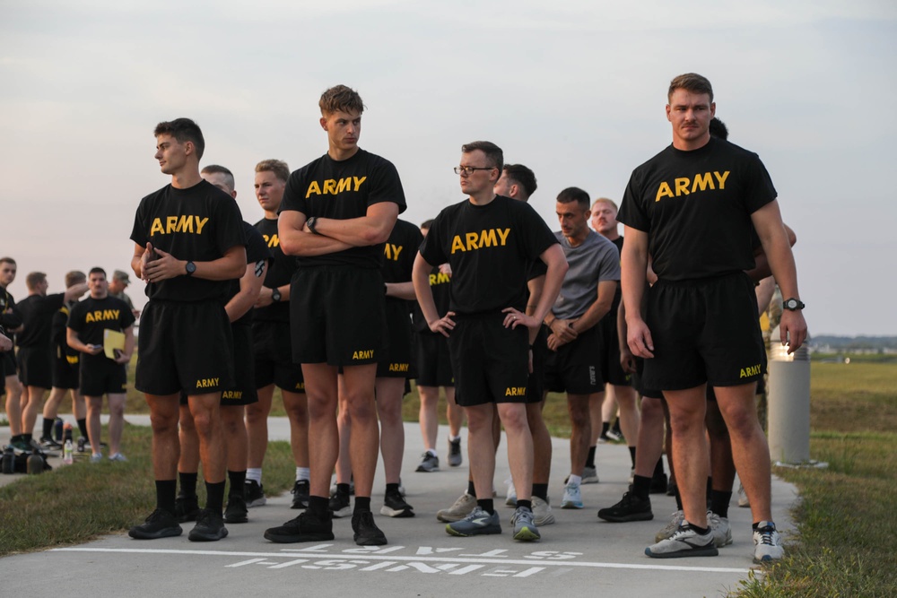 Soldiers prepare for the two-mile run