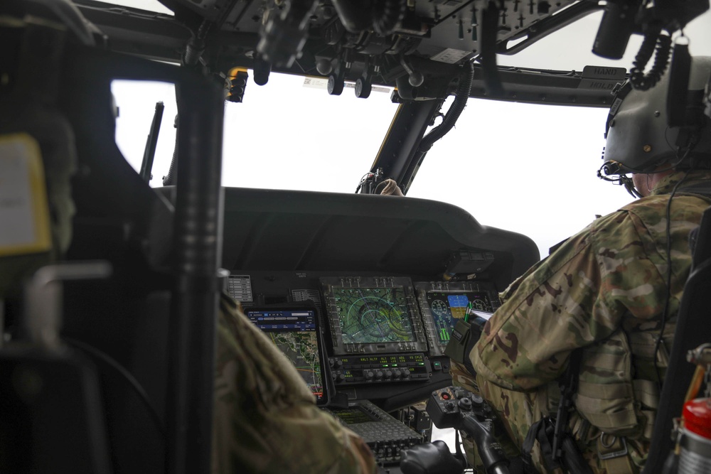 Blackhawk pilots transport Soldiers Blackhawk pilots transport Soldiers