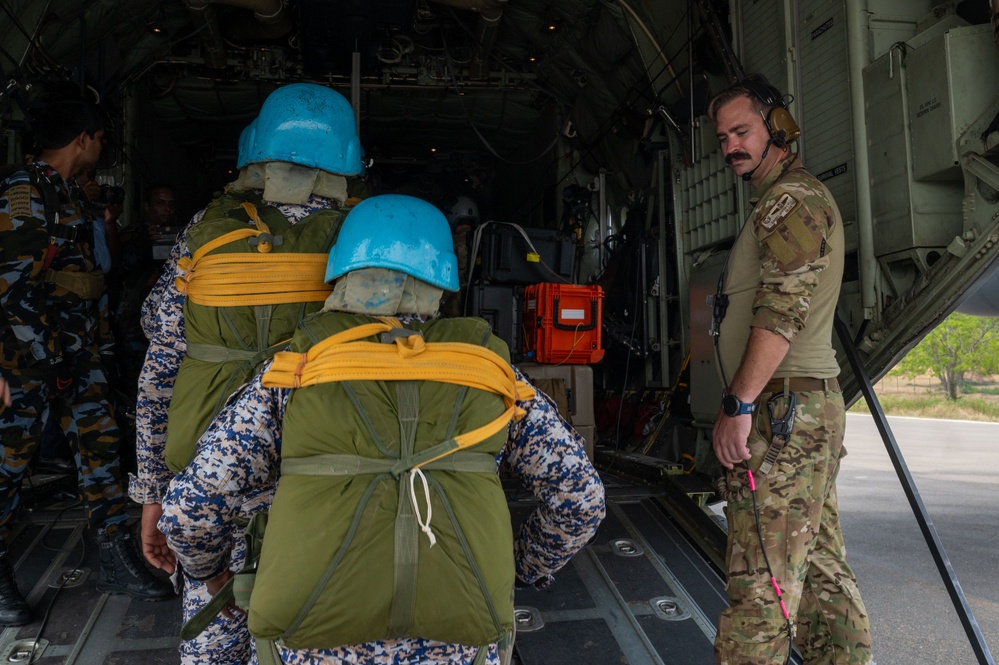 Sri Lanka Air Force conduct Airborne Operations on C-130 Hercules