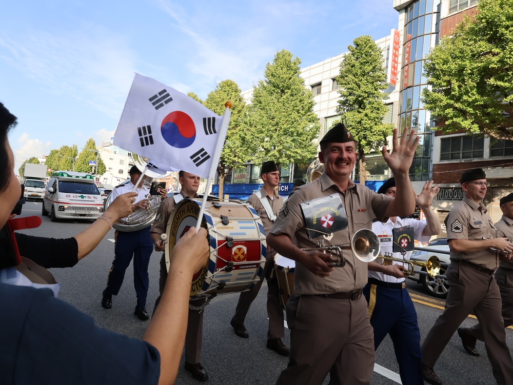 Incheon parade commemorates 75th anniversary of bold landing operation