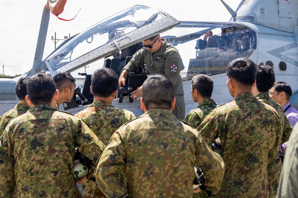 U.S. Marines present helicopter static display to Japan Ground Self-Defense Force