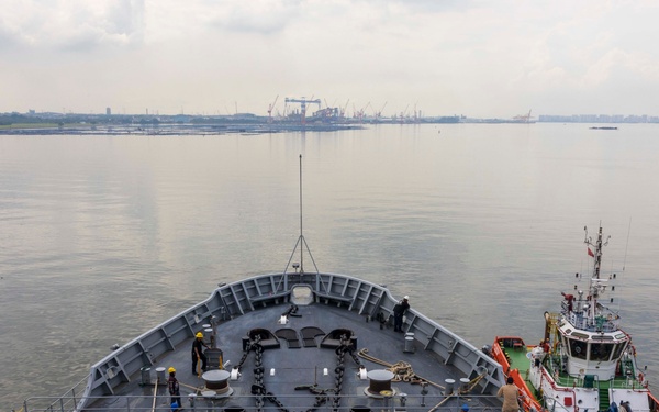USS Frank Cable (AS 40) departs Singapore