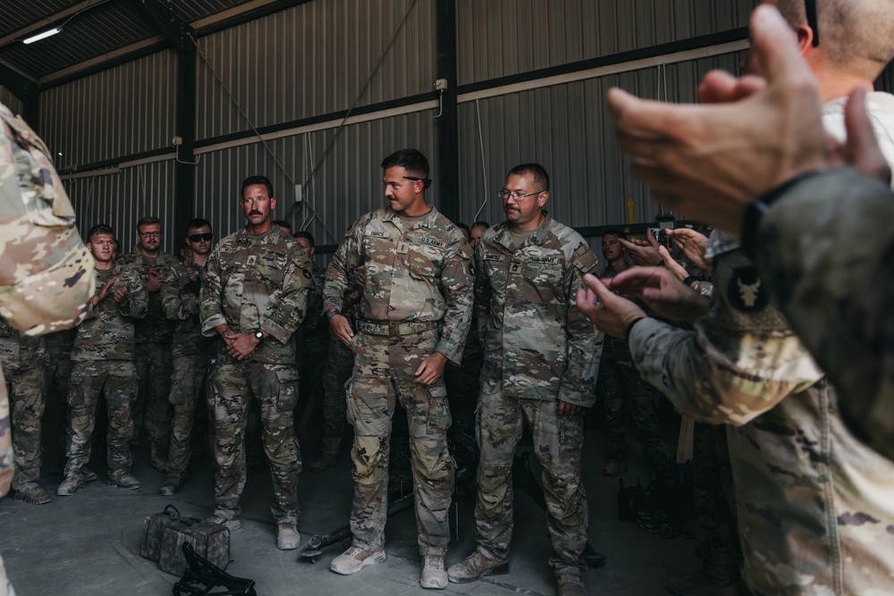 1-133 Delta Company soldiers receive challenge coins