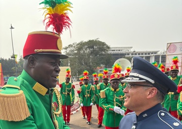 Congolese and U.S. Air Force Band Commanders Shake Hands