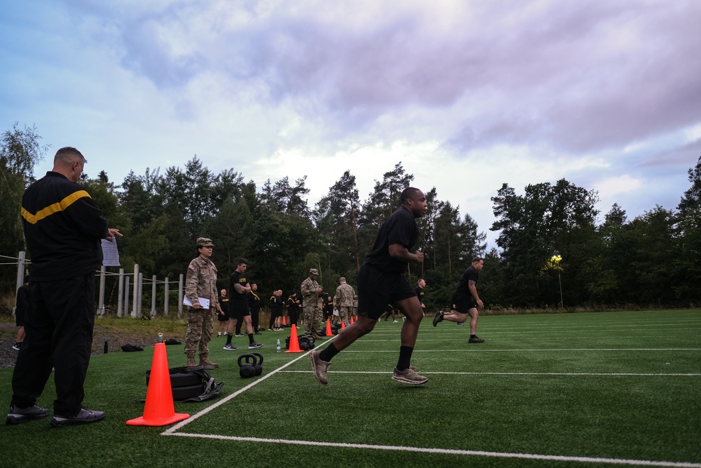 U.S. Army Reserve Soldiers conduct fitness test in Germany