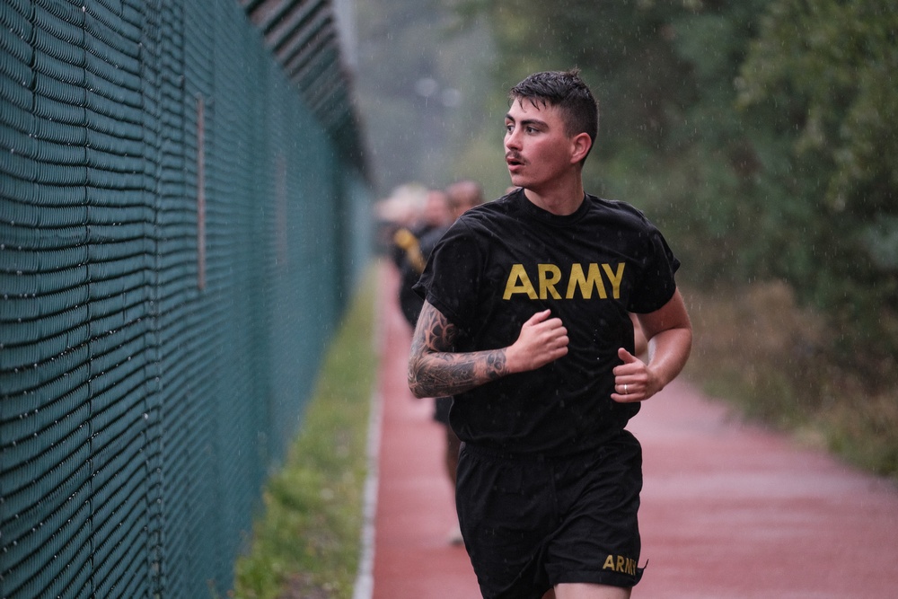 U.S. Army Reserve Soldiers conduct fitness test in Germany