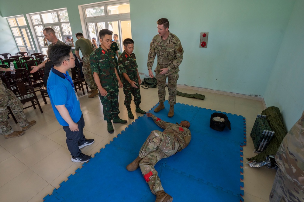 Pacific Friendship 2025: US, Vietnamese Medical Professionals Strengthen Lifesaving Skills in Quang Tri