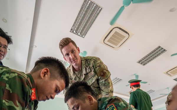 Pacific Friendship 2025: US, Vietnamese Medical Professionals Strengthen Lifesaving Skills in Quang Tri