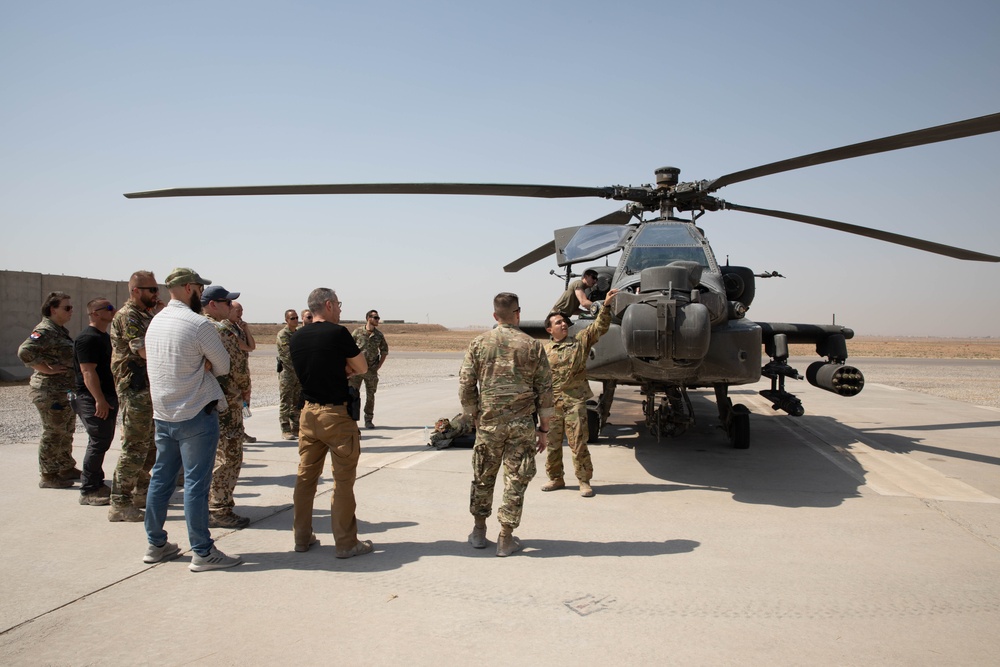 101st CAB demonstrates the workings of the Apache helicopter to JOCAT-N