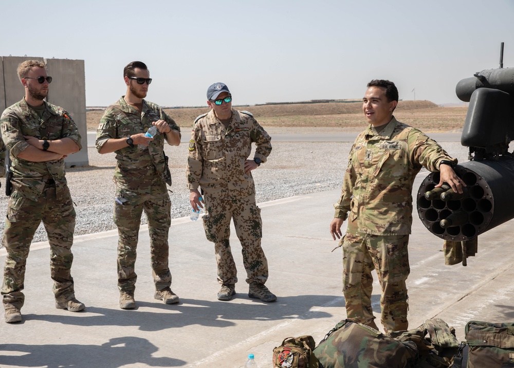 101st CAB demonstrates the workings of the Apache helicopter to JOCAT-N