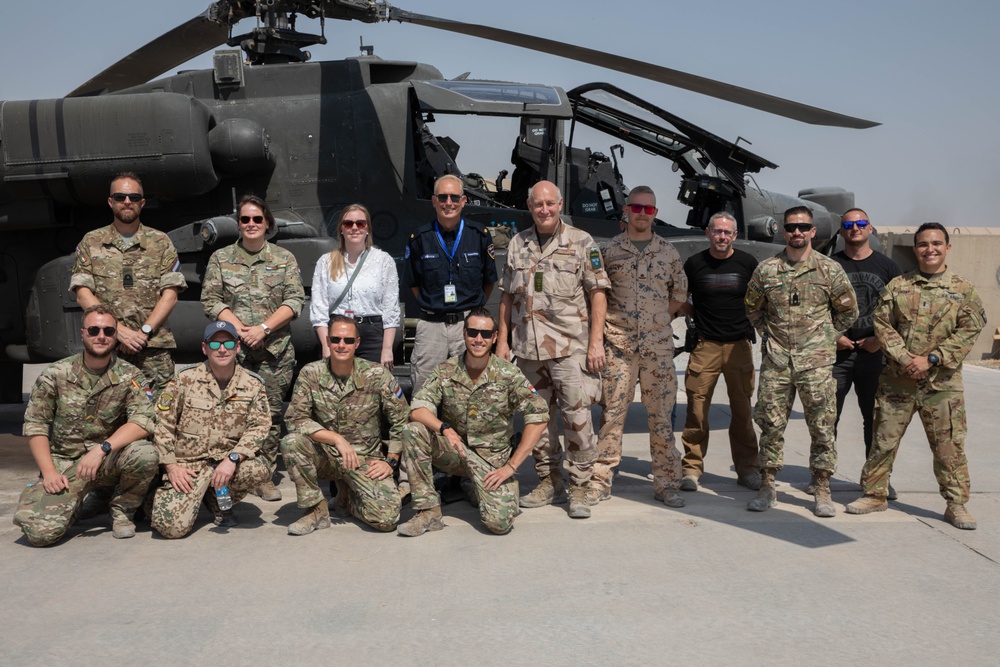 101st CAB demonstrates the workings of the Apache helicopter to JOCAT-N