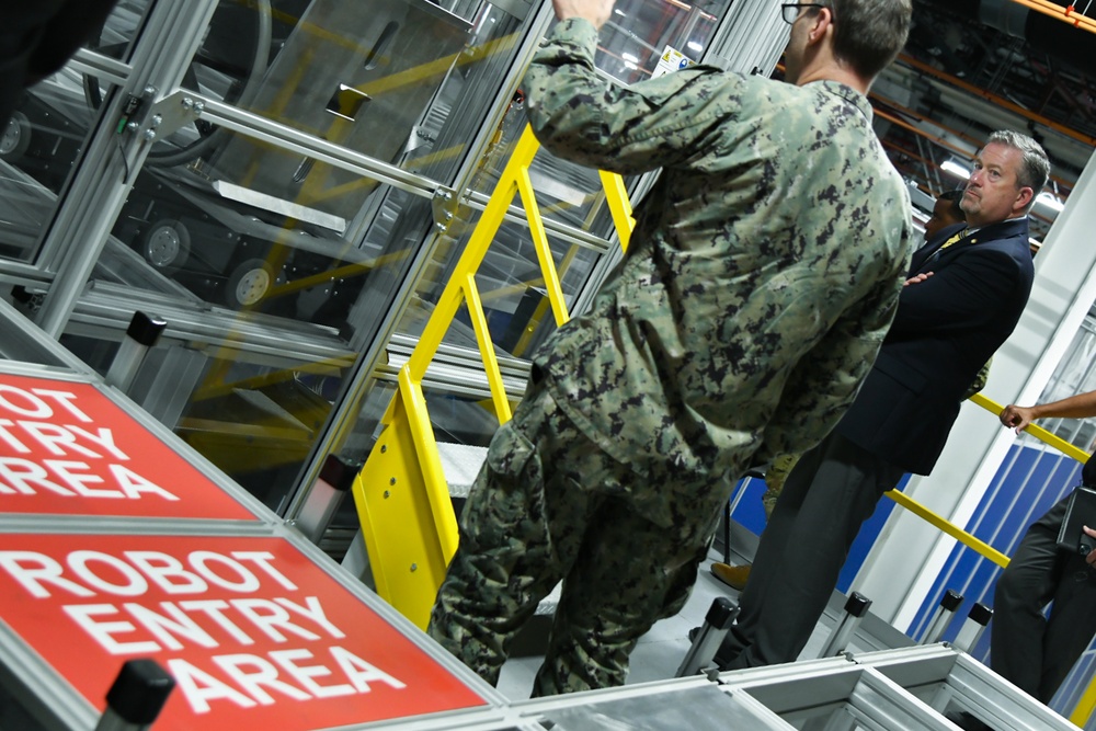 DLA Vice Director visits DLA Distribution headquarters, receives updates on modernization, strategic initiatives