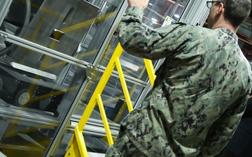 DLA Vice Director visits DLA Distribution headquarters, receives updates on modernization, strategic initiatives