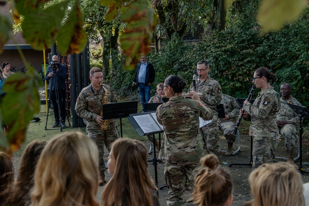 101st Airborne Division (Air Assault) Soldiers Visit Two Schools and an Elderly Home in Erp, Eerde and Veghel as Part of Operation Market Garden 81 Commemorations