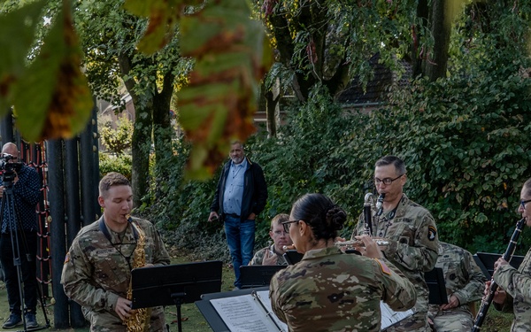 101st Airborne Division (Air Assault) Soldiers Visit Two Schools and an Elderly Home in Erp, Eerde and Veghel as Part of Operation Market Garden 81 Commemorations
