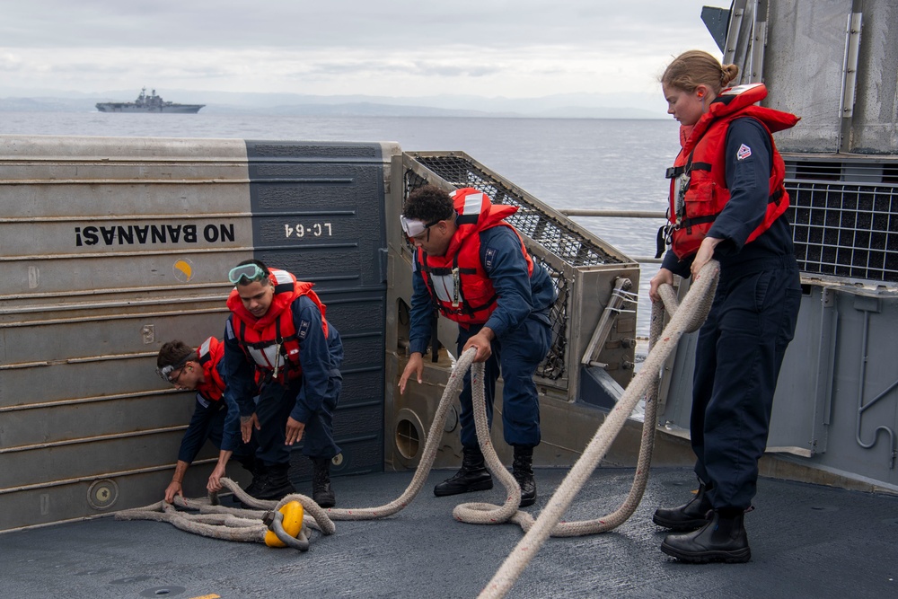 Makin Island Conducts LCAC Recovery Drill