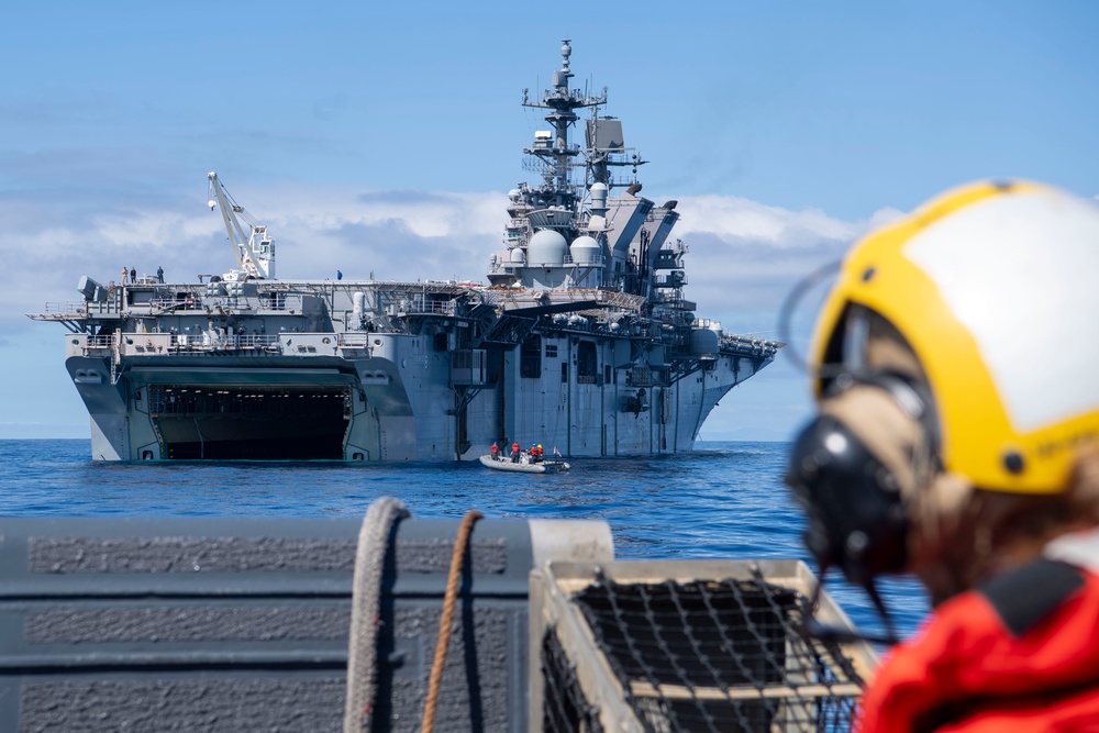Makin Island Conducts LCAC Recovery Drill