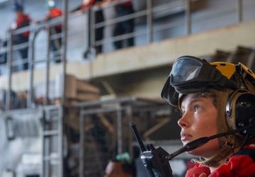 Makin Island Conducts LCAC Recovery Drill