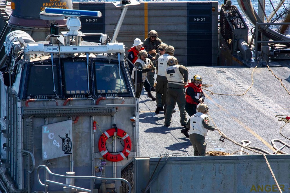 Makin Island Conducts LCAC Recovery Drill