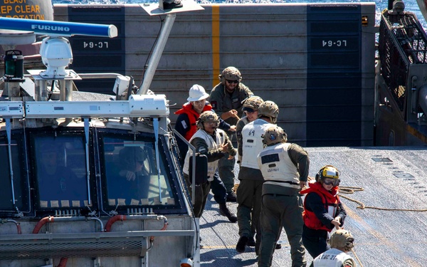 Makin Island Conducts LCAC Recovery Drill