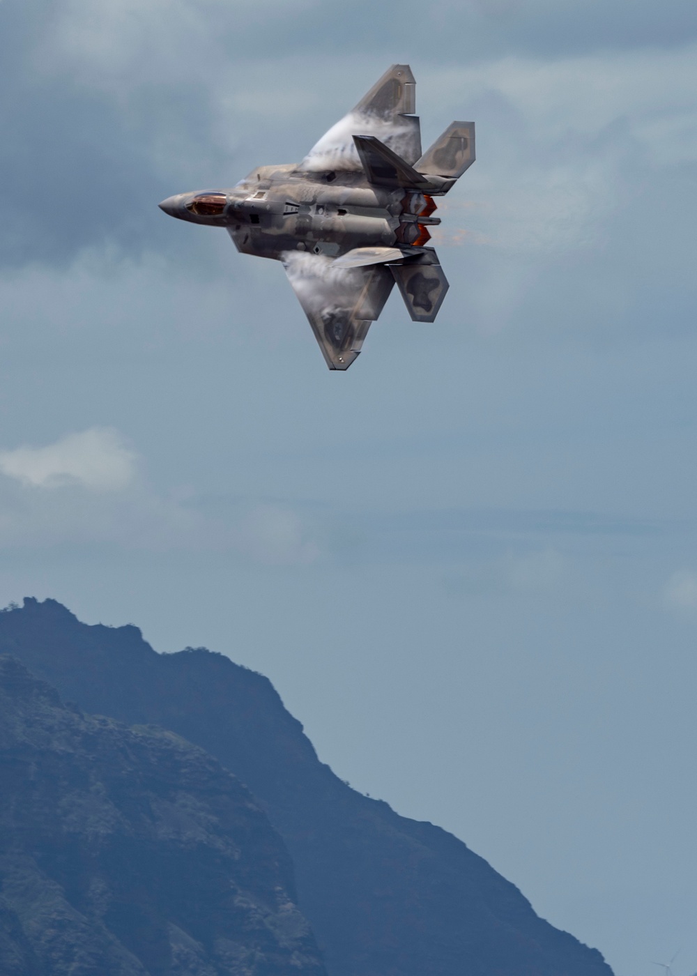 F-22 Raptor soars in Hawaii
