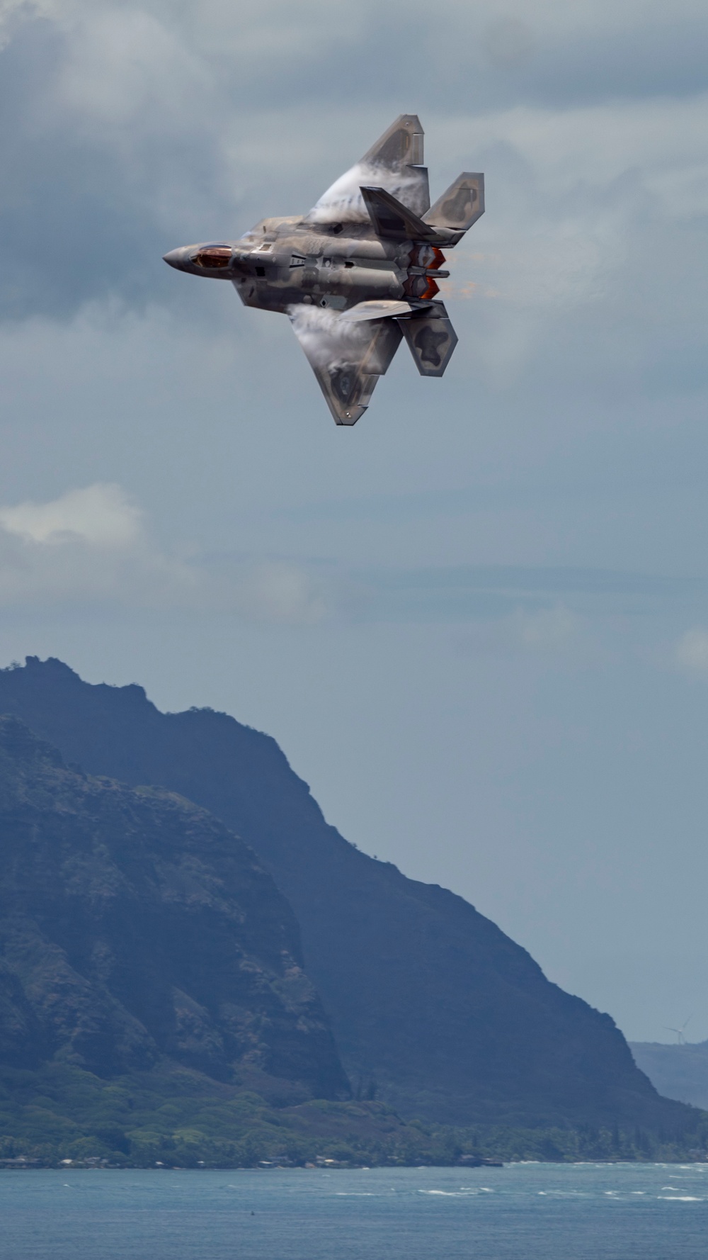 F-22 Raptor soars in Hawaii