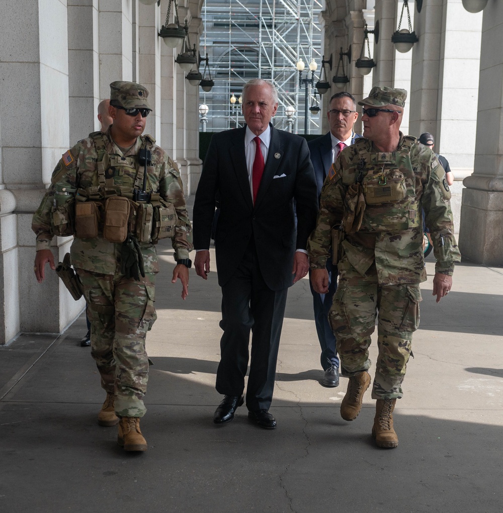 Governor of South Carolina, Henry McMaster, visits South Carolina National Guard Soldiers at Union Station, Washington, D.C